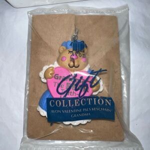 Avon Vintage “Grandma The Bear Truth I Love You” Bear Keychain
